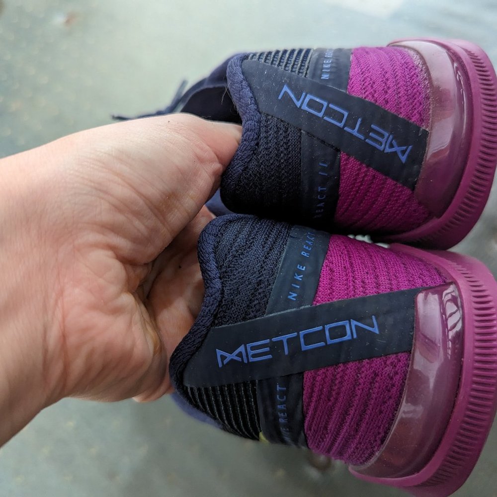 Navy and Violet Nike Metcon Sneakers 7.5 - Picture 2 of 6